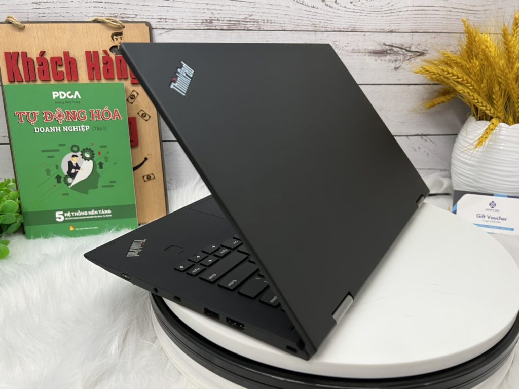 Lenovo ThinkPad X1 Yoga Gen 2 11 Lenovo ThinkPad X1 Yoga Gen 2 11