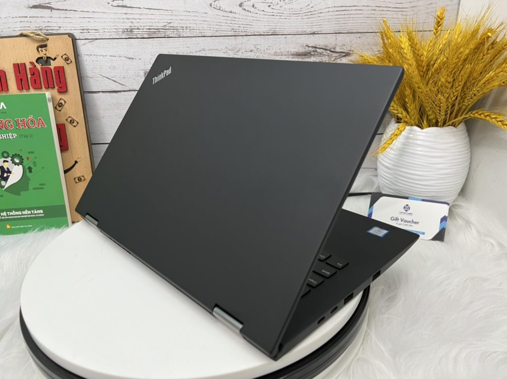 Lenovo ThinkPad X1 Yoga Gen 2 12 Lenovo ThinkPad X1 Yoga Gen 2 12