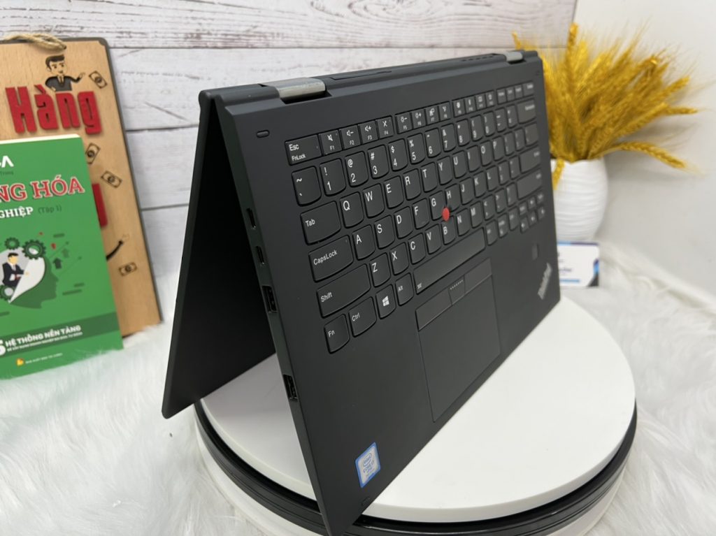 Lenovo ThinkPad X1 Yoga Gen 2 13 Lenovo ThinkPad X1 Yoga Gen 2 13