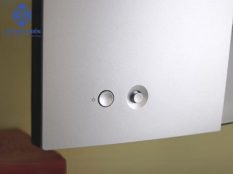 Màn hình Dell U2723QE truy cập tất cả các tính năng chỉ bằng bảng điều khiển phía sau màn hình